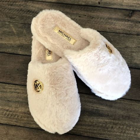 Michael Kors ALEXIS Closed Toe Faux Fur Slipper Shoe